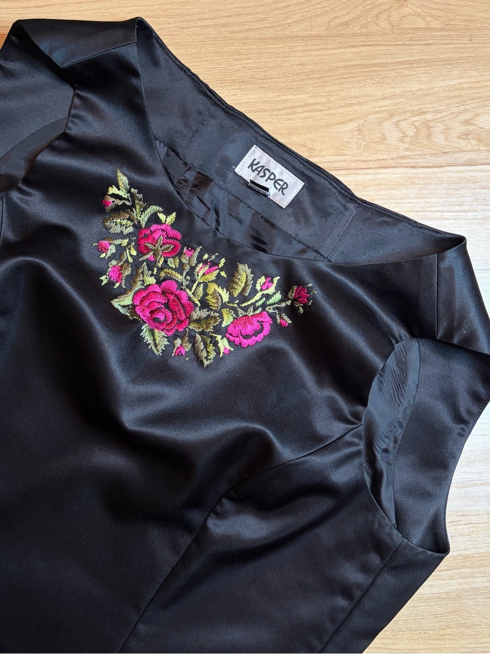 Kasper Black Satin Vintage Style Embroidered Floral Top Size 8